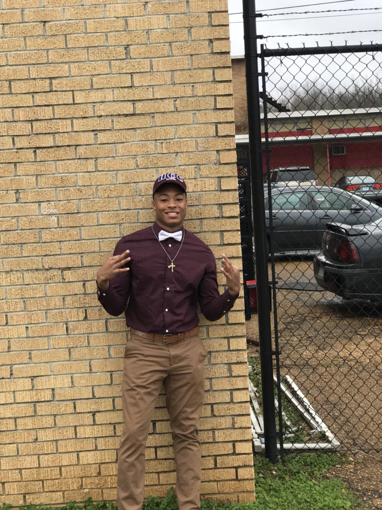 _DrizzyDre5's tweet photo. Blessed to be an Eagle 🦅 https://t.co/nofSvdt5c3