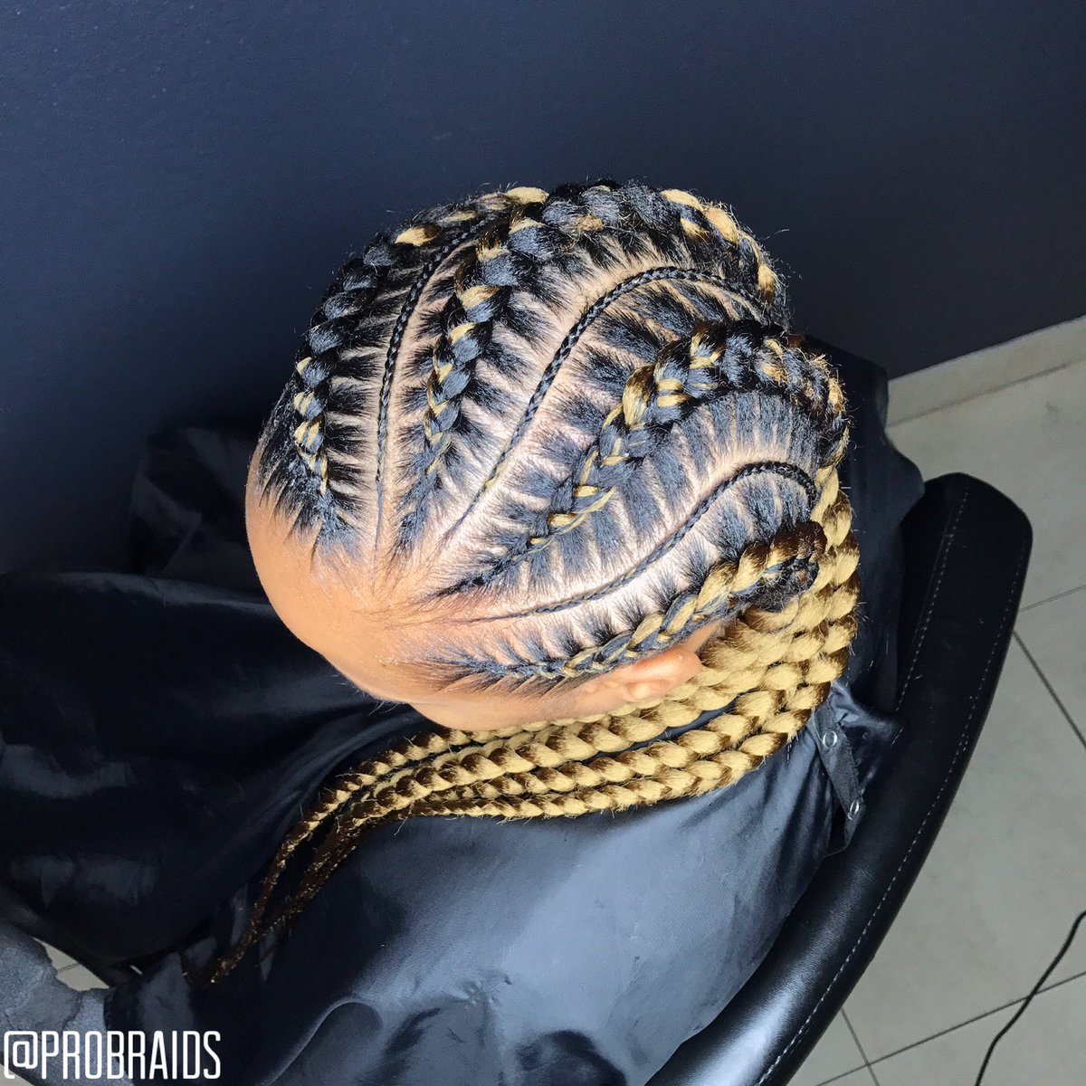 probraids_'s tweet photo. 1hr process | Hair provided | BOOK NOW!!!! πHair must be at least 4in. Follow me on Snapchat @probraids for live updates. Book under 4 large feed-in braids with 3 small ones in between. #braids #probraids #feedinbraids #feedinbraidsdallas #cornrows #dallashairbraider # https://t.co/m1uZ9QxTVr