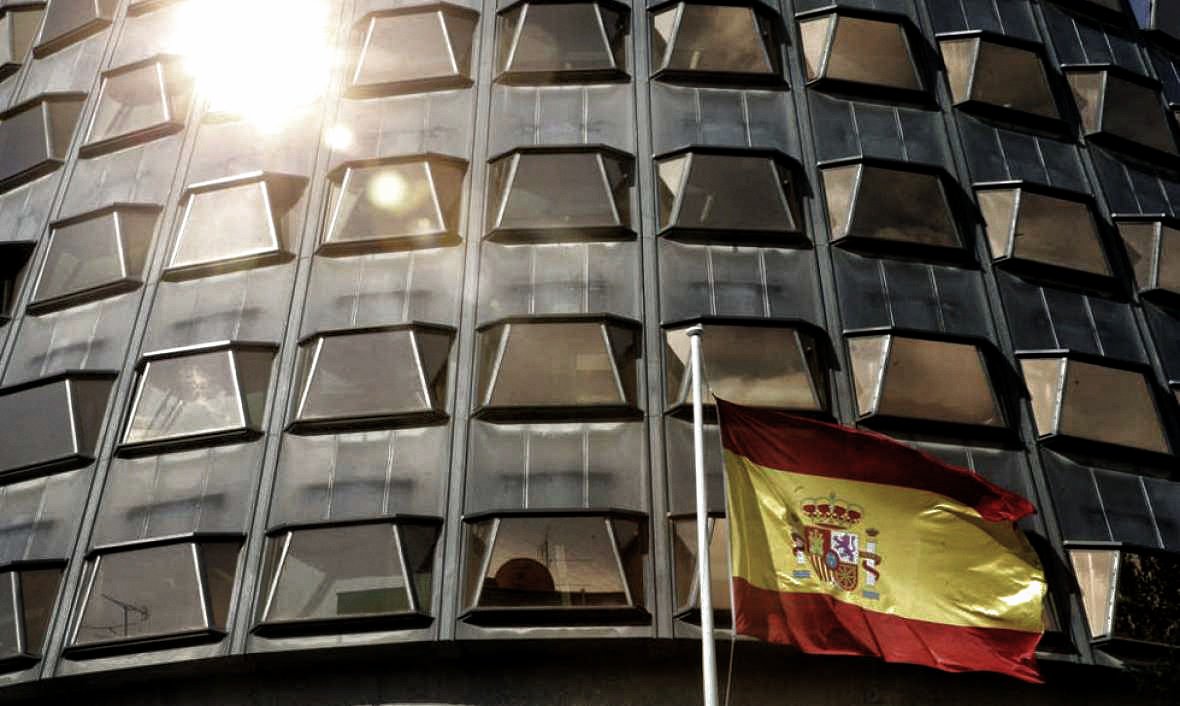XBescos's tweet photo. Admetre a tràmit és el pas previ la tramitació prevaricadora del recurs.
"El TC admet a tràmit el recurs del Parlament contra el 155"
El TC ja va admetre a tràmit el 10 de gener el recurs de Podemos contra l'article que ha suspès l'autogovern de Catalunya.
https://t.co/XoTwevz4Jw https://t.co/EiDMxqIQzR