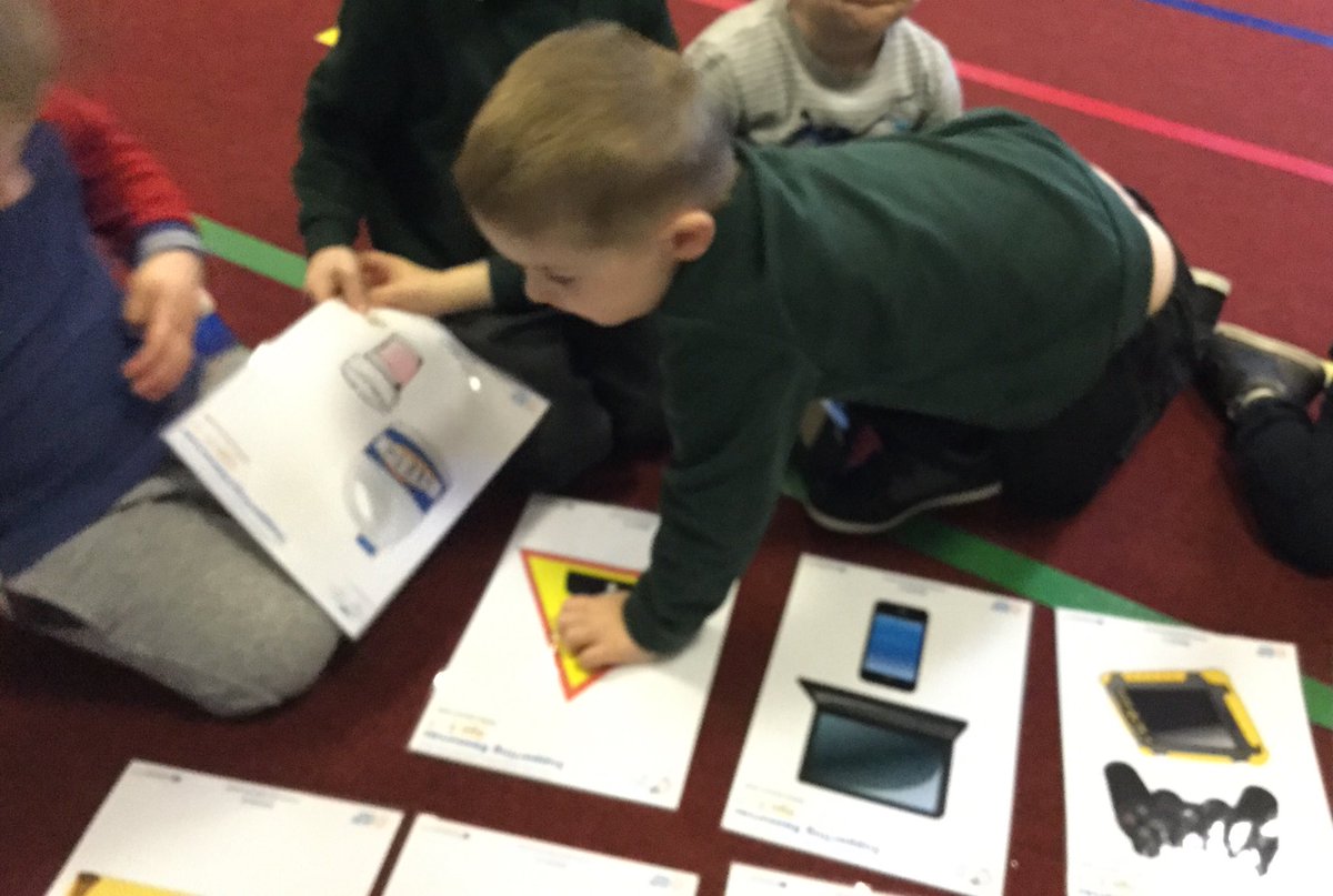 PenllergaerP's tweet photo. Morning Nursery taking part in a βHow do we keep ourselves safe?β discussion & sorting activity for Internet Safety Day. #ppsnur #ppsict #ppsllc https://t.co/sOqwav614h