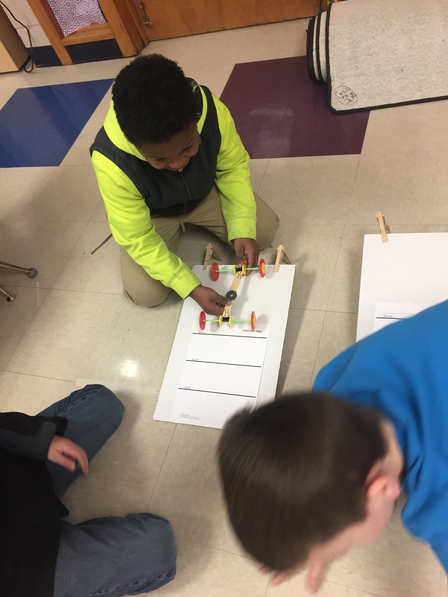mrs_dinkel's tweet photo. Using magnetic force to move our carts today! #FOSS475 #GallopWithTheStallions https://t.co/ClA62yOnhL