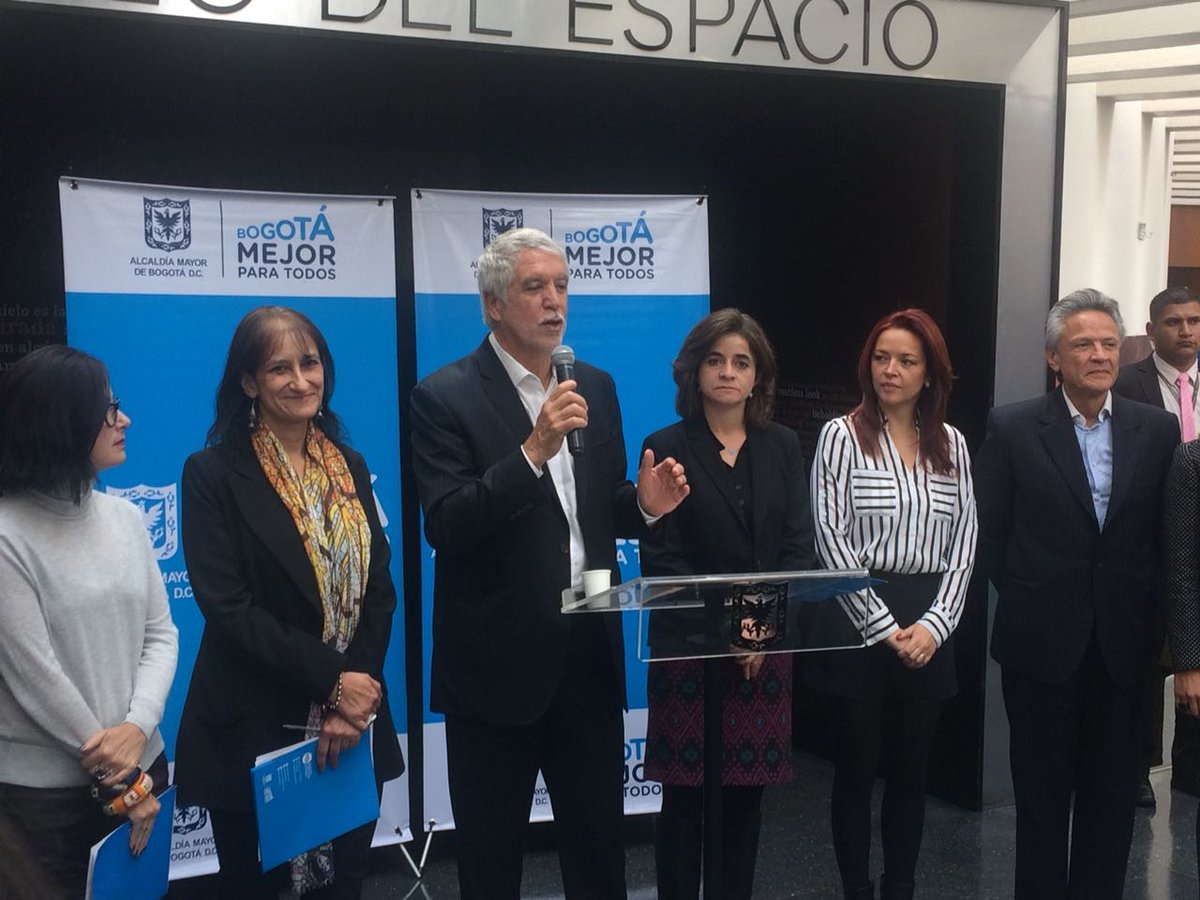 siaradio's tweet photo. #Cultura #Hoy se Desarrolló el lanzamiento del #ProgramaDistrital #EstimulosCulturaBogota que destina más de $15 mil millones para procesos culturales . .@IDRD .@CulturaenBta .@filarmonibogota .@Patrimoniobta .@FGAA .@EnriquePenalosa https://t.co/RhijP3e9LR https://t.co/NQ0I2wFdMP