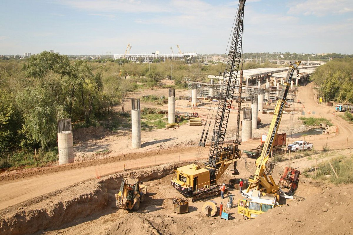 Guillodietrich's tweet photo. Hoy con @mauriciomacri y @JSchiaretti recorrimos las obras del anillo del cierre de la Circunvalación de #Córdoba. Esta obra monumental se promete hace 50 años y hoy estamos cada vez más cerca de que se haga realidad. https://t.co/WicRaFwHMa