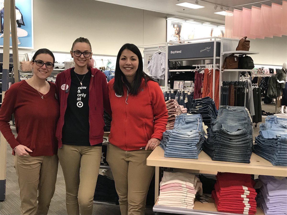 EmilyConover1's tweet photo. Wow Regan! Quite impressed with your Universal Thread knowledge! Thank you SO much! #R100FindYourFit https://t.co/rwgGMptiH4