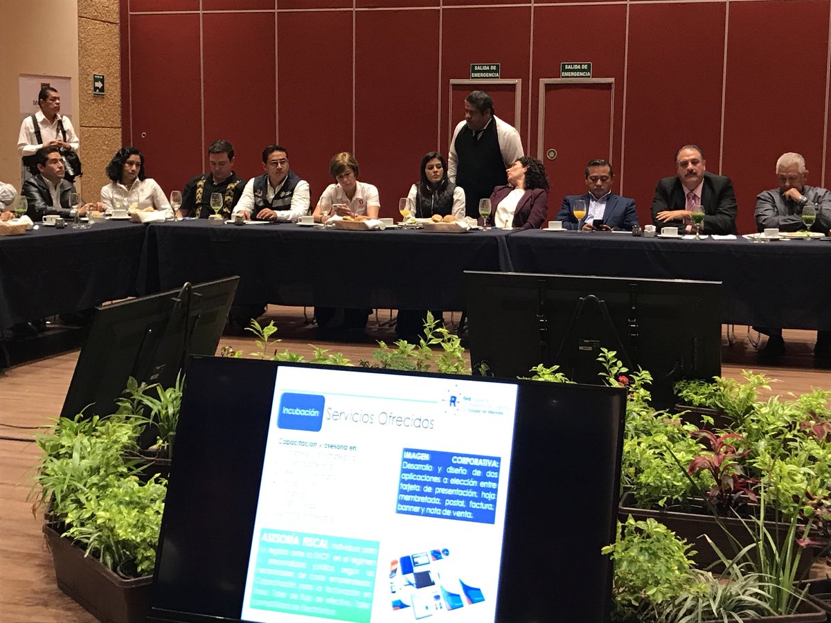 jlcarrera8a's tweet photo. @Rector_utez presenta en el encuentro empresarial para el desarrollo económico de Morelos, los resultados de la Red Estatal de Incubadoras de Empresas, que en el periodo de 2012 a 2017 la red generó 974 empresas y 2155 empleos @JCsalgadoponce @Economia_Mor https://t.co/vC7FXVea4l