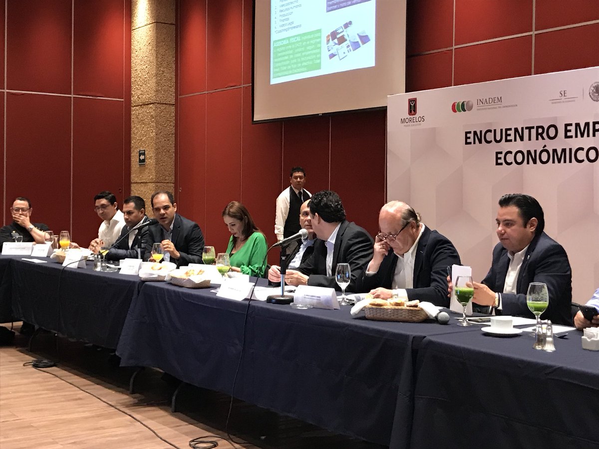 jlcarrera8a's tweet photo. @Rector_utez presenta en el encuentro empresarial para el desarrollo económico de Morelos, los resultados de la Red Estatal de Incubadoras de Empresas, que en el periodo de 2012 a 2017 la red generó 974 empresas y 2155 empleos @JCsalgadoponce @Economia_Mor https://t.co/vC7FXVea4l