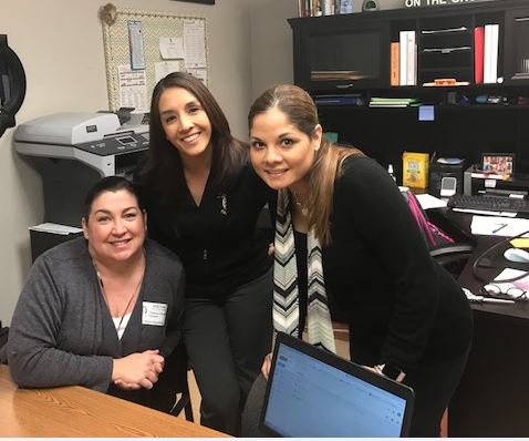 DrETontheBorder's tweet photo. Great #EdTech session today @Las_Yescas with #GoogleDrive I loved running into @kat_estradakat @LosFresnosCISD #LearningWithET2018 https://t.co/urU46zD8Oc