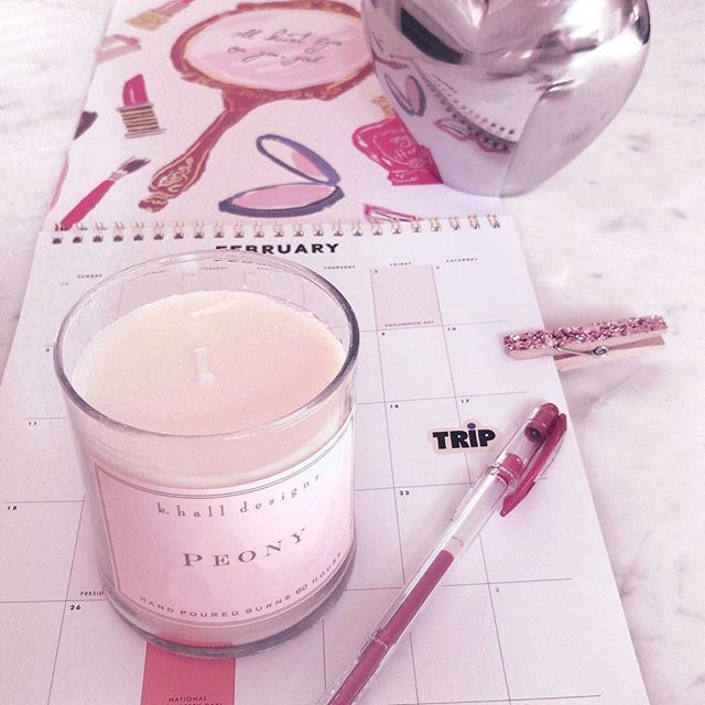 HauteBeautyBlog's tweet photo. Just sitting down to plan next week with a few of my desk essentials.  Yesterday I shared the @popsugarmh Feb #musthavebox full reveal on HauteBeautyGuide! Which item was your favorite? I loved this calendar from the Jan box and this vase and candle from the Feb box.  #favor… https://t.co/zwwQSfG4Go