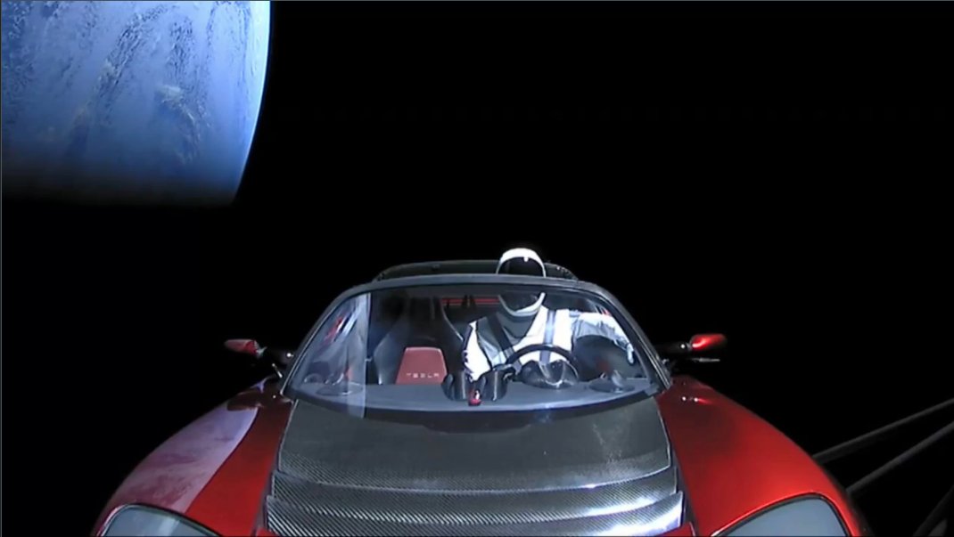 LauraGeggel's tweet photo. Details people! @elonmusk says that "If you look closely on the dashboard, there's a tiny roadster with a tiny spaceman." #carception #SpaceXFalconHeavy https://t.co/5zPPa5JPvj