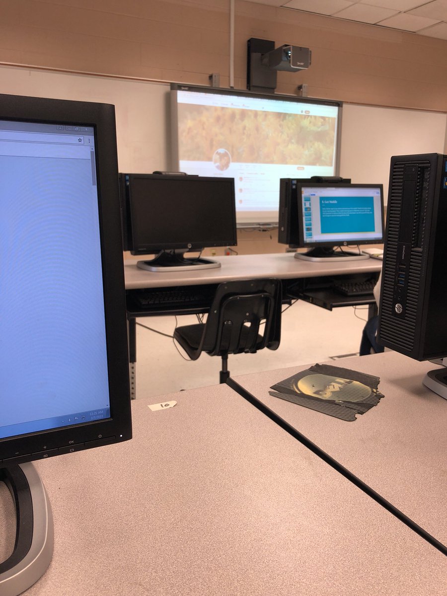 TazhaLwilliams's tweet photo. Enjoying my learning environment today in #EDUC3100 https://t.co/9ZsKALsyrz