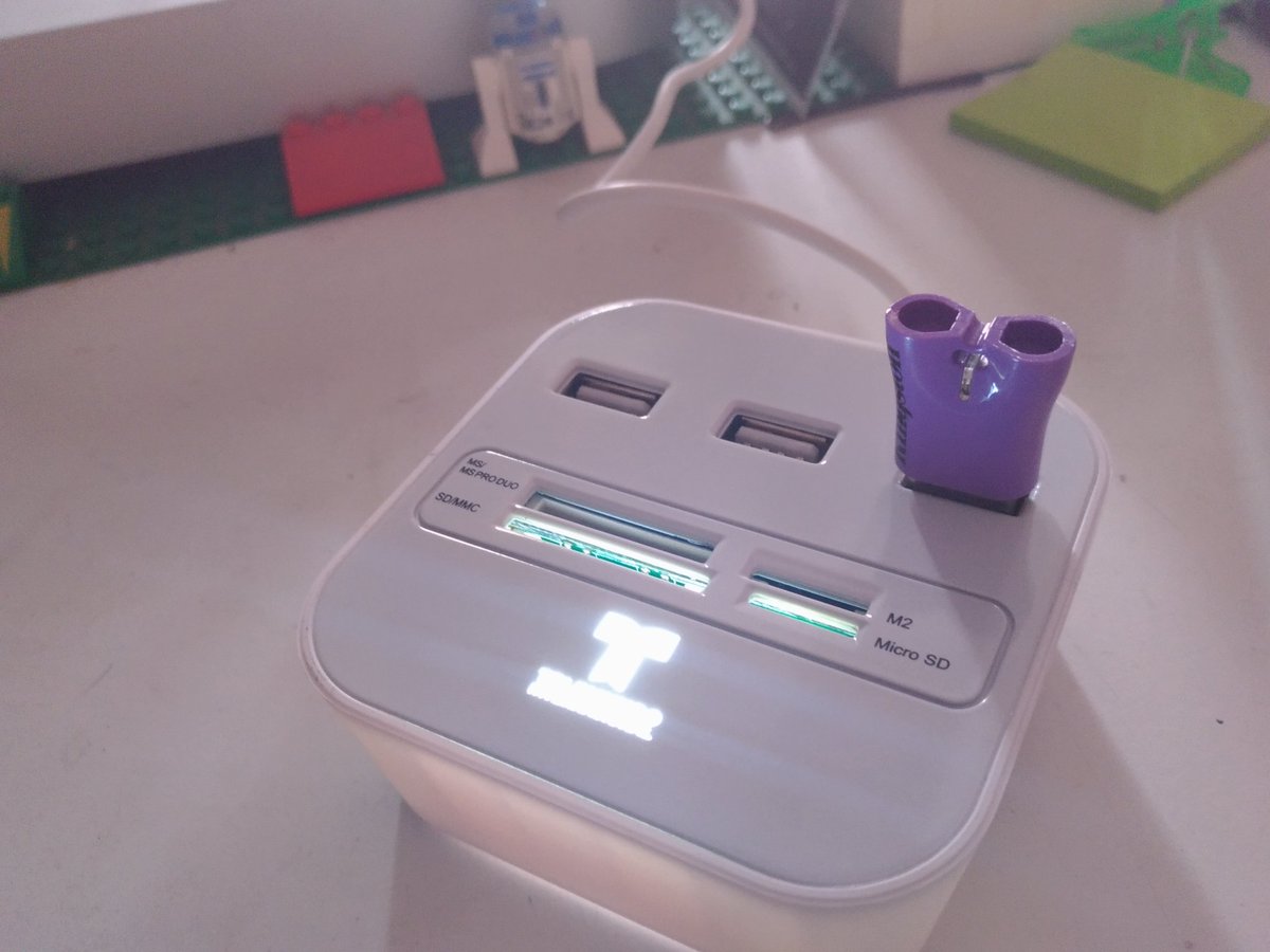 ivanxcaracas's tweet image. Probando y estrenando el #HubUSB y lector que nos obsequiaron los amigos de @DIRECTVVE #DirectTVTraeMas