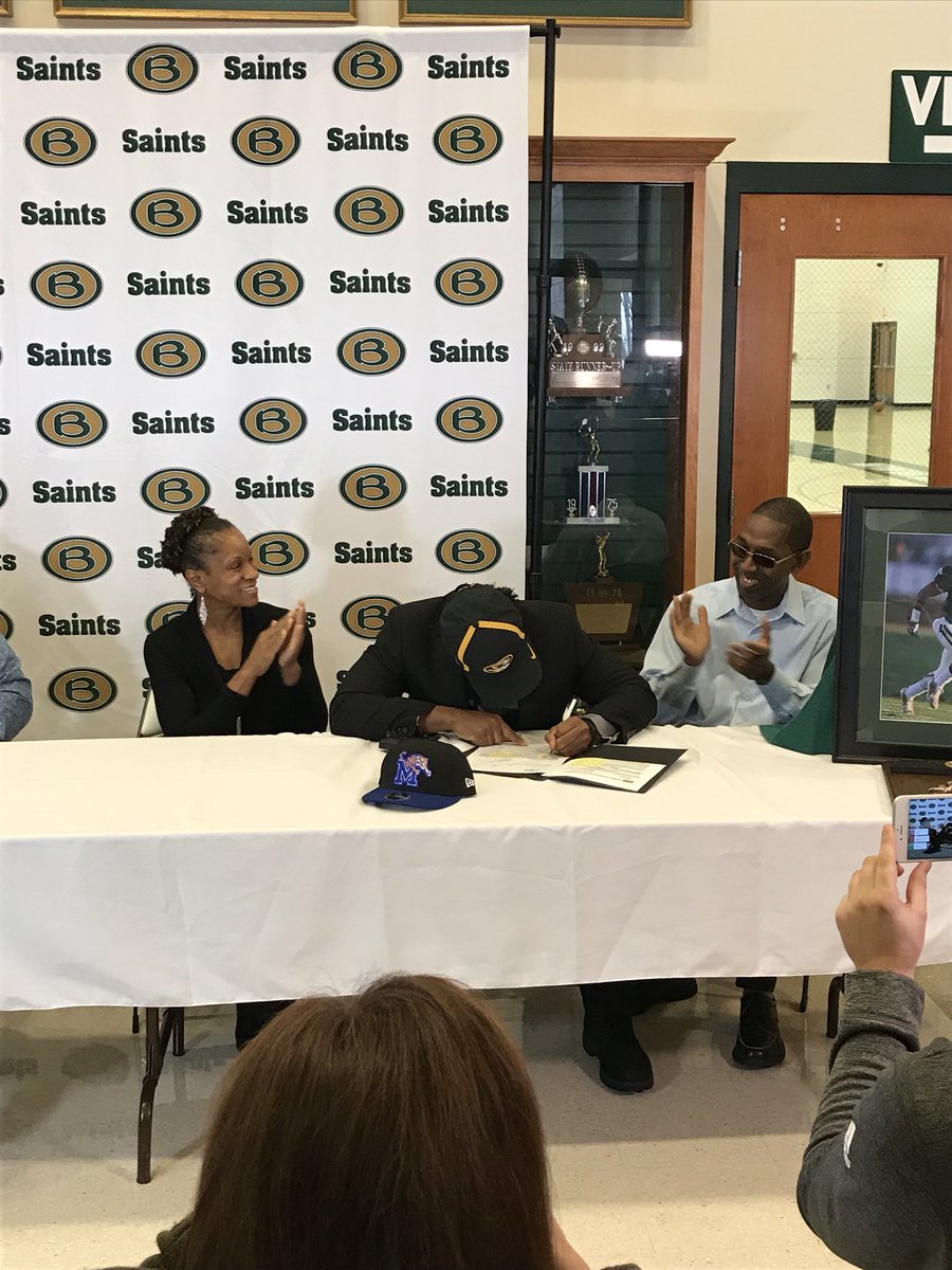 Football_BCS's tweet photo. Congrats to @lukecoleman54 &amp; @showtimeshine5 for signing today with @NavyFB @ @MizzouFootball #BCSstrong https://t.co/bmXezF9CZn