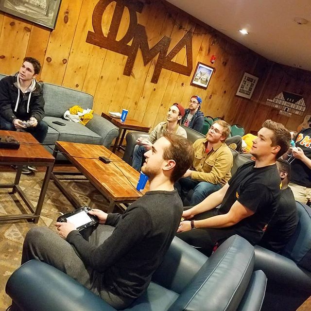 phimudelta_su's tweet photo. We're so happy that we could have people up to the house last night for some fun games and great times! Join us tonight at 5:30 PM for some chilling and grilling! #JoinPMD https://t.co/eOUv5EMGD7