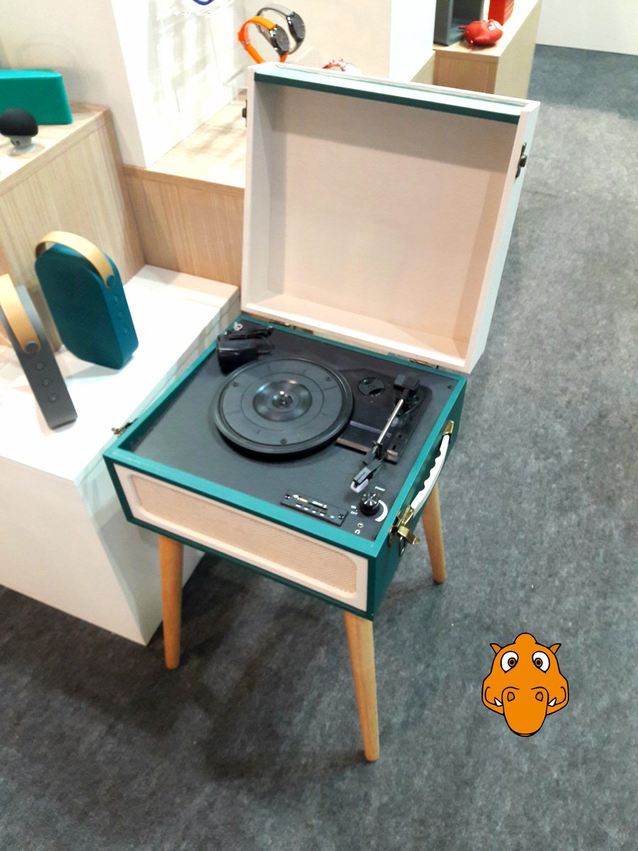 Winpub_objetpub's tweet photo. On termine avec une touche rétro chez #delta merci de nous avoir suivi au @Salon_CTCO ! La suite très bientôt sur notre blog #ctco #ctco18 #objetpub #salon #evenement #winpub https://t.co/lwXba3uzXc