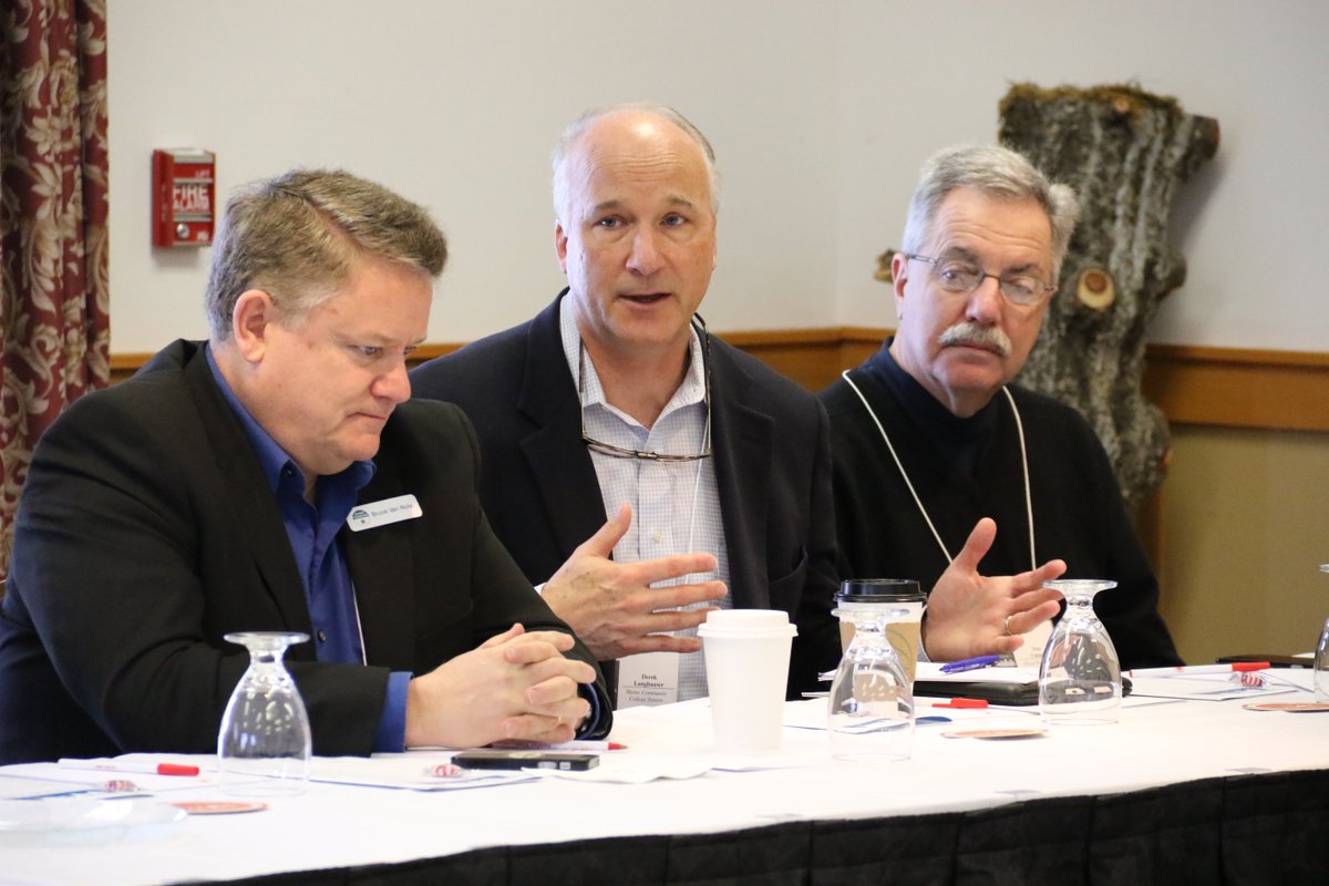 MaineChamber's tweet photo. "Kudos to the #MaineChamber for organizing this event … a program meant to encourage conversation … collaboration, education, info &amp; understanding." 
FMI on our 2018 #Leadership Summit with key legislators &amp; board members across #Maine  https://t.co/7Epq976O0n @BangorChamber https://t.co/DK9RYxAUXU