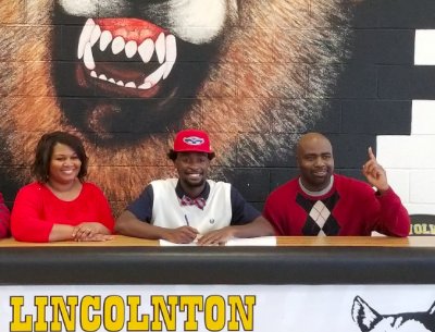 FAU_Owls_Nest's tweet photo. 🍑 State ➡️ ☀️ State

3* QB Cordel Littlejohn (@CordiZZle_22_) is now a member of the #FAU family! BIG TIME get for @Lane_Kiffin.

Welcome Cordel!

(Picture via @LTownYouKnow) https://t.co/KLh601S1M1
