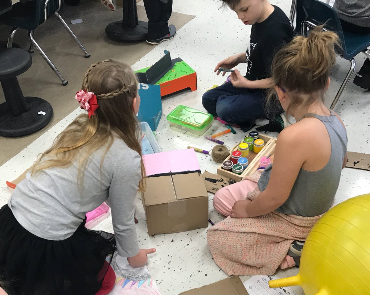Kelseylk1's tweet photo. Letting first graders make decisions in Writing Workshop! @GlennElem #thisisplay #thisisiowacore https://t.co/1z1NTy4IFk
