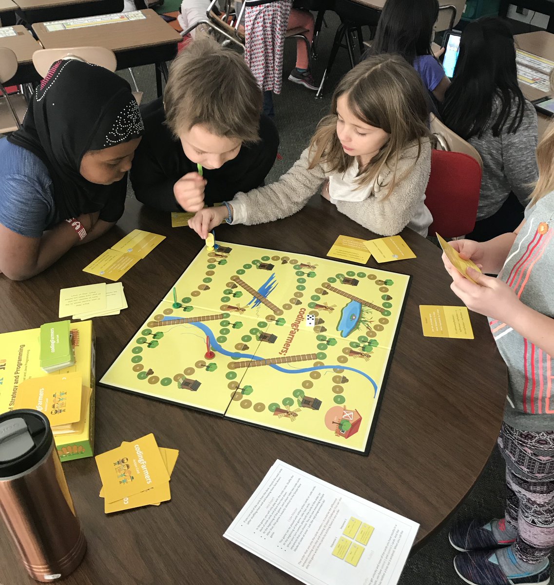 MrsAcker2's tweet photo. Sharpening our problem solving skills! #codingunplugged #codingfarmers
@AliceSmith270 #hopdina https://t.co/qPvyWGOZ1P