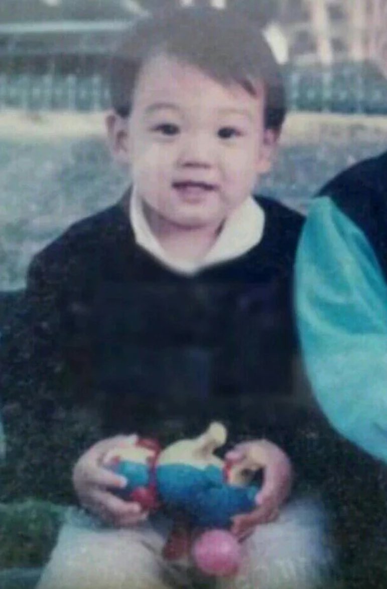 JK_Glitters's tweet photo. 아기때부터 인상좋았던 울 꾸기 ㅋㅋㅋㅋㅋ아기였을때나 지금이나 어쩜 이렇게 한결같이 존잘 호감형 ㅠ

Since JK was a baby, his face looked like he would leave good impression on everyone 😂😂😂 Some things never change. 

#BTSARMY #BestfanArmy #iHeartAwards @BTS_twt
JUNGKOOK DAY https://t.co/pjq0cyve5d