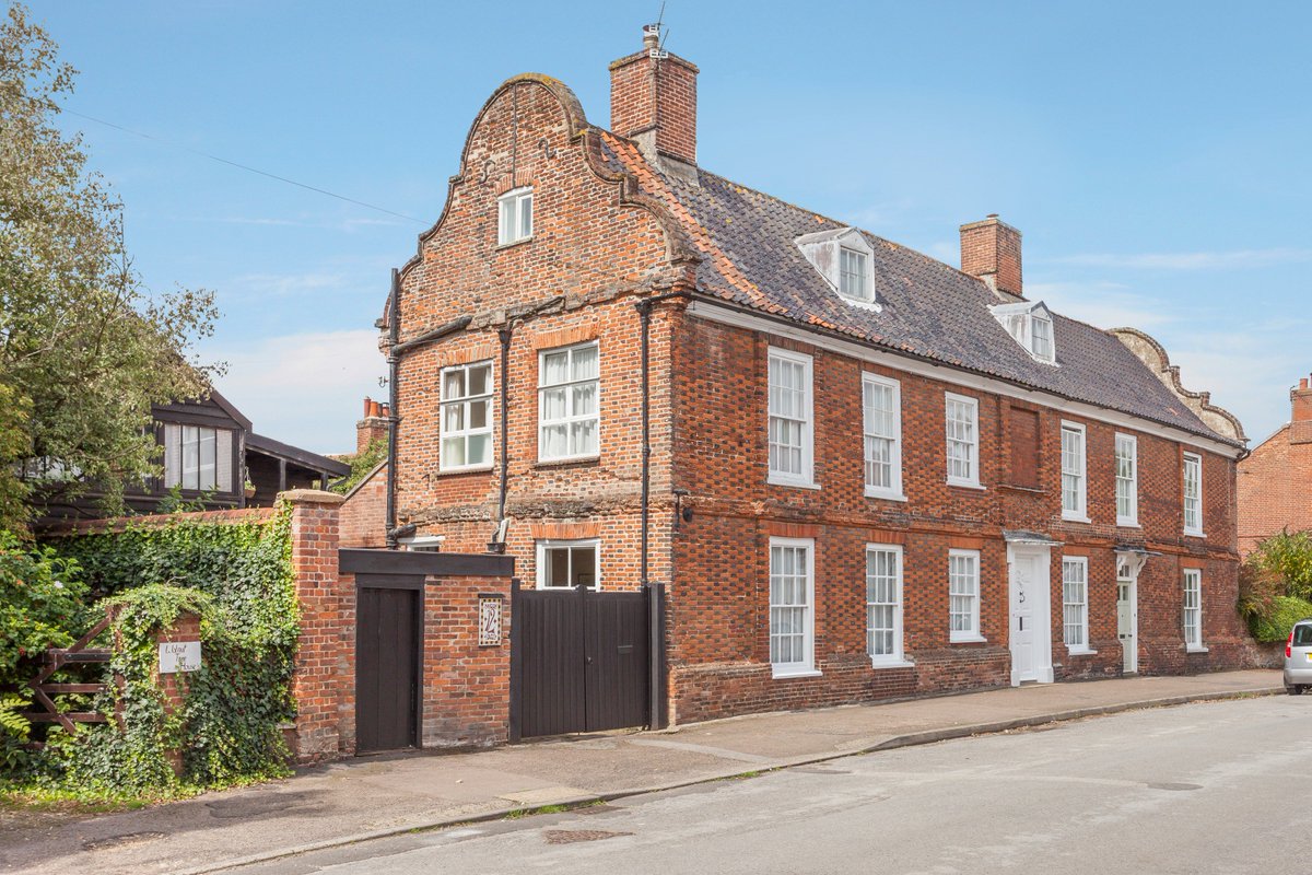 NorwichFineandC's tweet photo. Mansion House in Hingham - Offers Over £475,000
To arrange a viewing call Natasha 01603 221 888
#Hingham #Norfolk  #Georgian #noonwardchain https://t.co/eQ6EWmYg9D