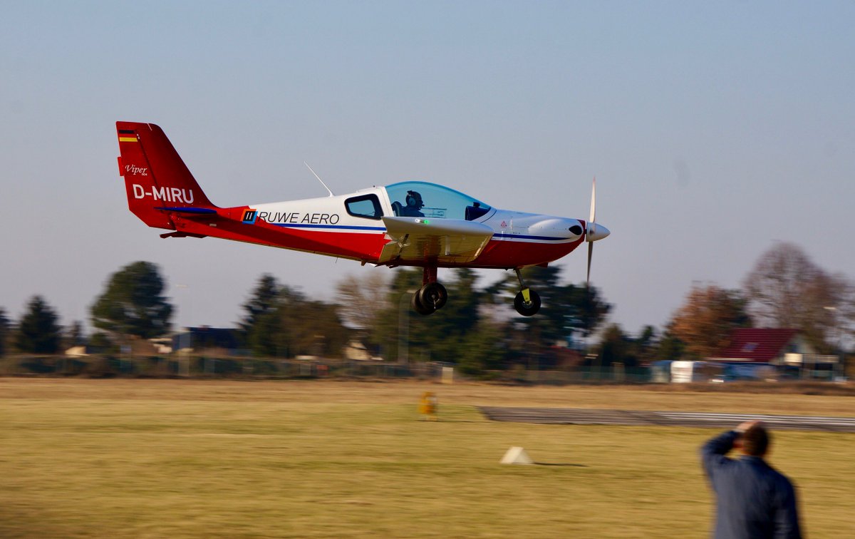 ruweaero's tweet photo. Wir gratulieren Björn zu seinem ersten Soloflug. Herzlichen Glückwunsch!
#Ausbildung #Flugschule #Ultraleicht #ruweaero #Soloflug https://t.co/vEdrCJkRRI