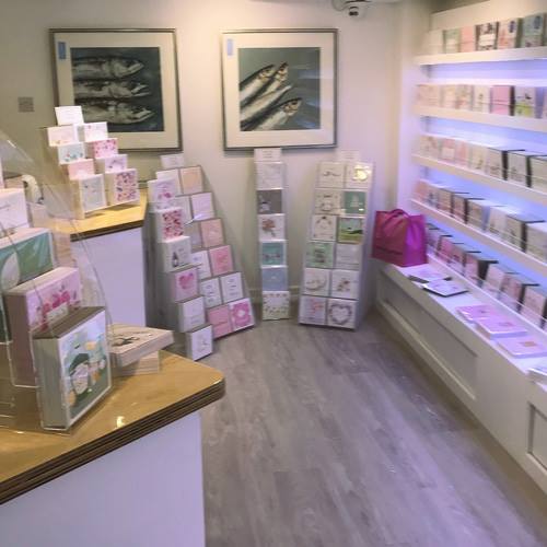 GilesFWard's tweet photo. New look Padstow store @TheWhistlefish Great to see some fishes on the wall!!
#gallery #art #painting #prints https://t.co/nAuOxctwLB