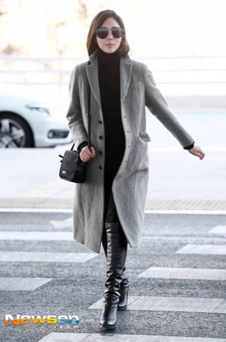 soobinvisuals's tweet photo. our soobin at the airport heading to hongkong ♥

#IAmNotARobot #ImNotARobot #ChaeSooBin #YooSeungHo #유승호 #로봇이아니야 #채수빈 https://t.co/knO5Dwqn7I