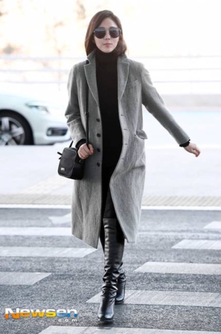 soobinvisuals's tweet photo. our soobin at the airport heading to hongkong ♥

#IAmNotARobot #ImNotARobot #ChaeSooBin #YooSeungHo #유승호 #로봇이아니야 #채수빈 https://t.co/knO5Dwqn7I