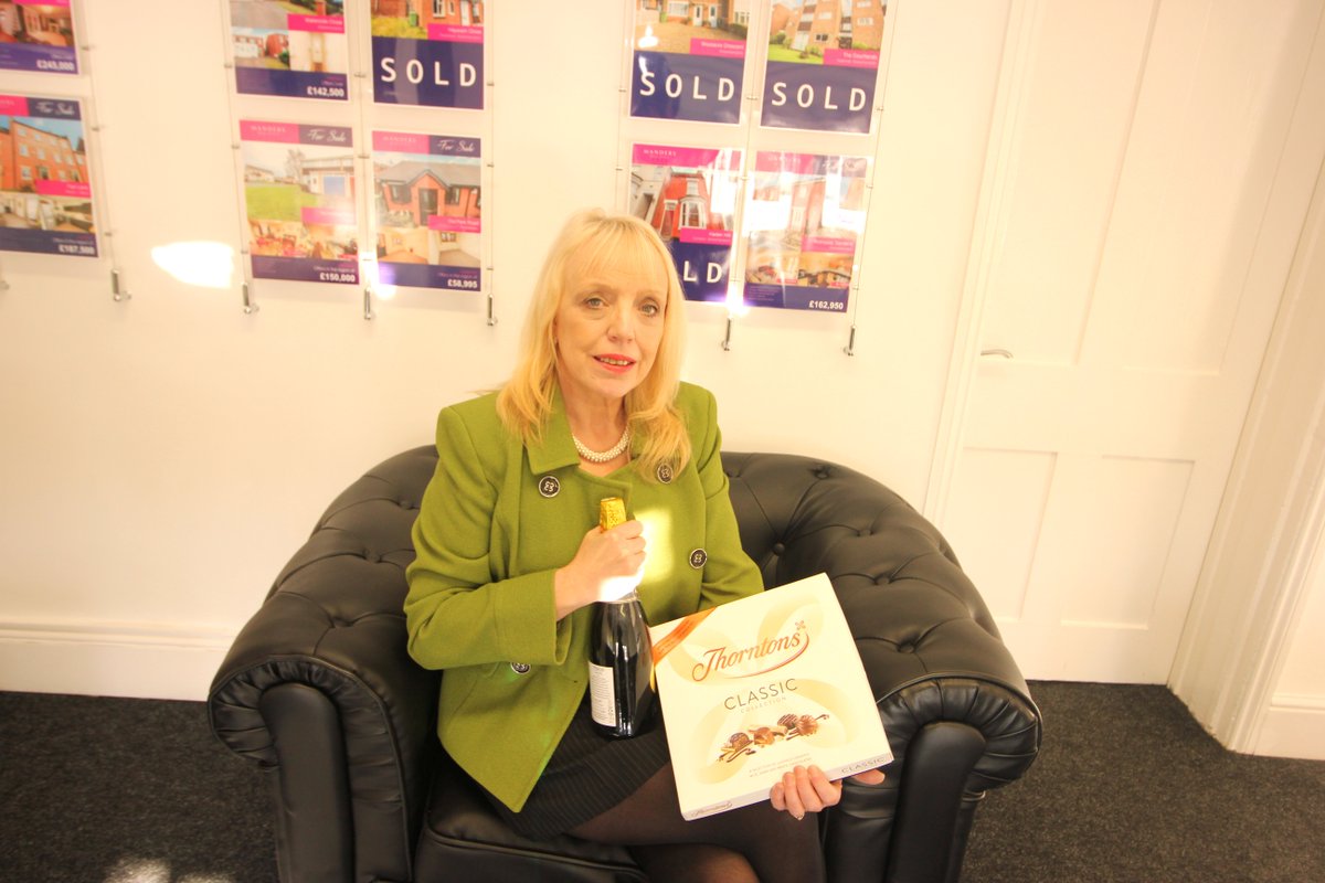 MandersRealEst's tweet photo. EVERYONE'S A WINNER: Plaudits from both buyer and seller for @MandersRealEst after the smooth purchase of a #property in #Wolverhampton. https://t.co/2iG3CNbIYL https://t.co/NMEZvDjUGN