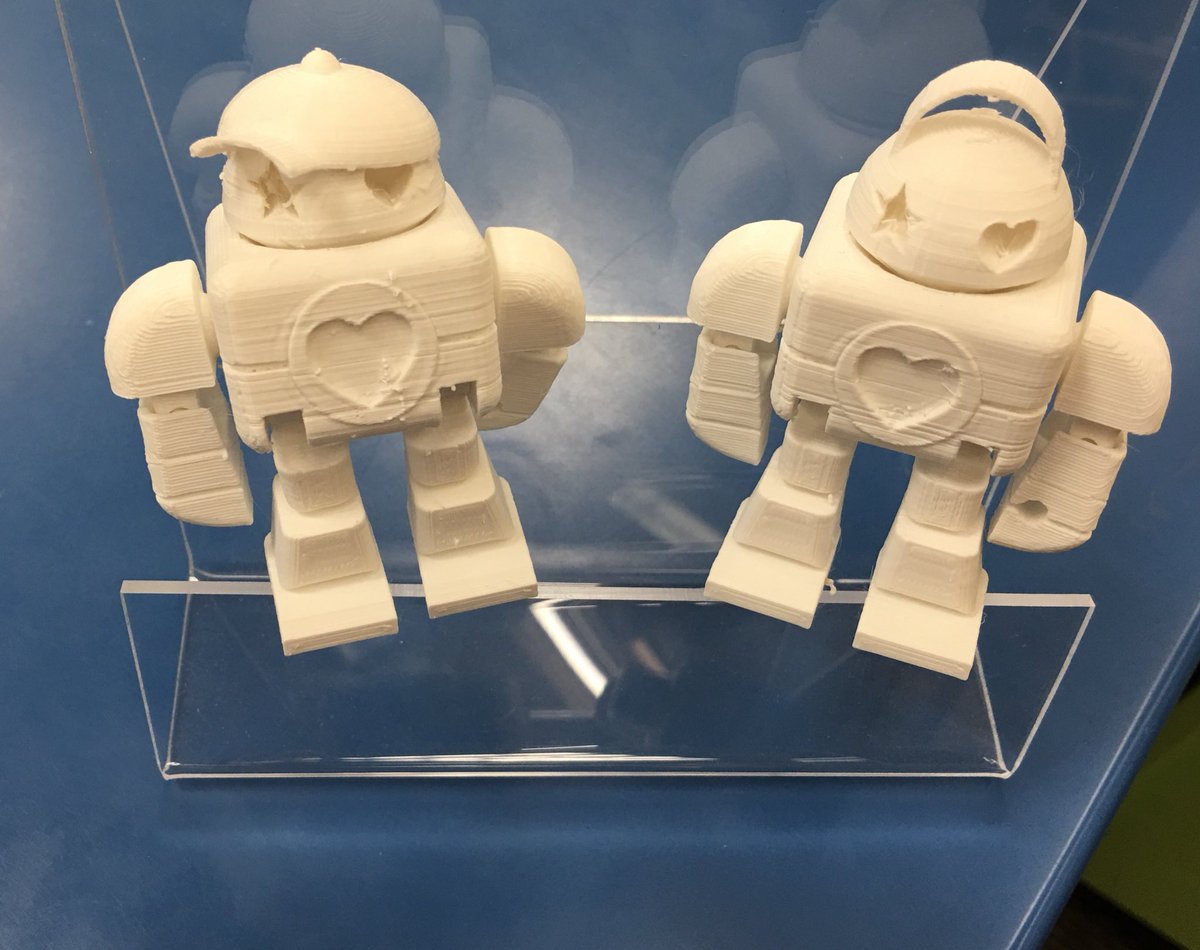 BevTindall's tweet photo. The @Makerbot robots get fashionable edits @wohslmc #innovation #givethemtools+letthemgo #3Dprinting https://t.co/q8t1tqPZ7e