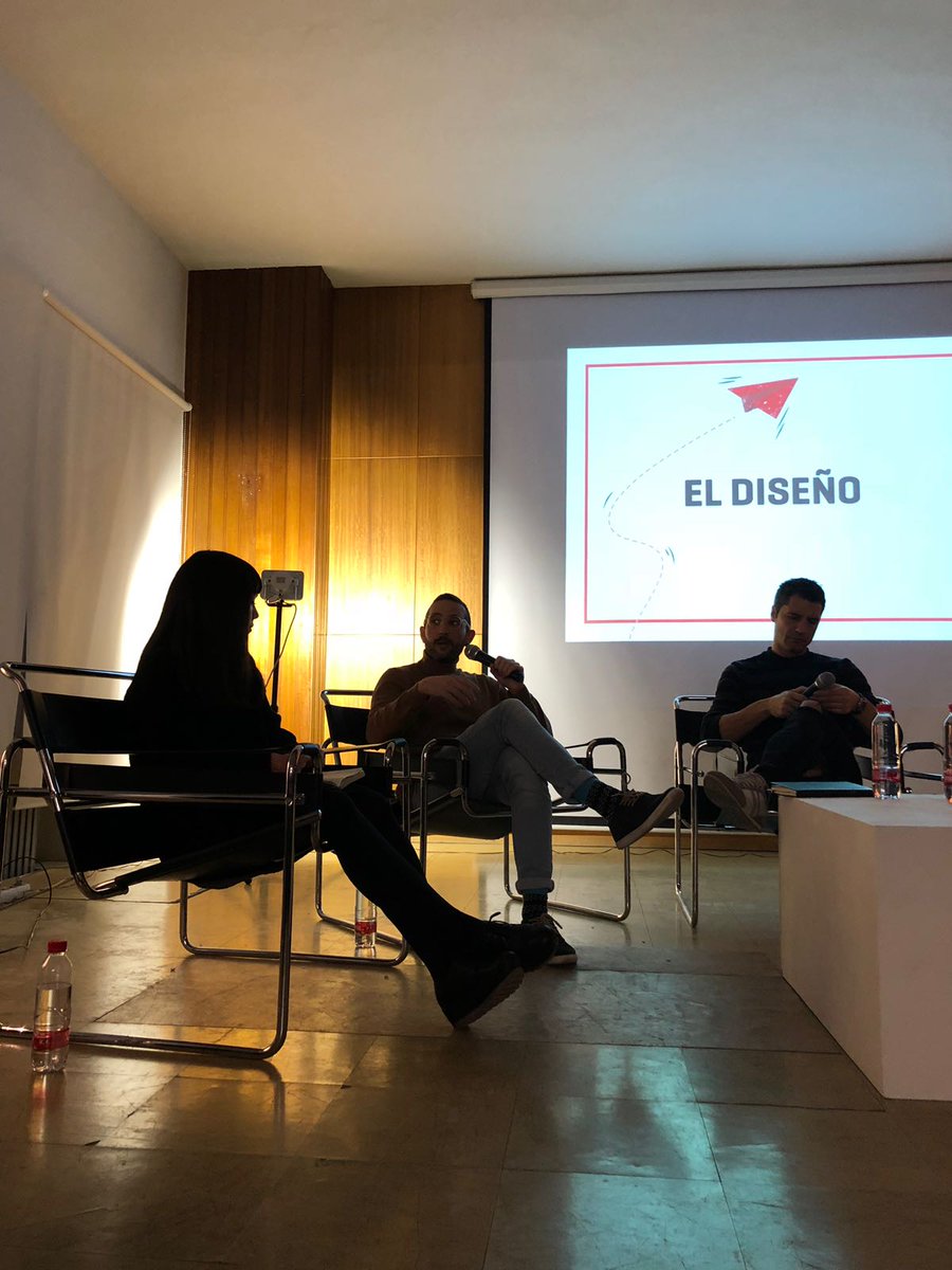 Mesa redonda en @EAG_oficial en <a href="/LaSemanaEAG/">La Semana del Diseño</a>. Nuestros compañeros Isabel Cabello (<a href="/cabelloxmure/">Cabello x Mure</a>), Ángela Rodríguez (<a href="/equilaterapubli/">EQUILÁTERA</a> ), Carlos Martín (<a href="/mimografico/">mimografico</a>), Damián López (LEBLUME) y Vanesa Aguilera, profesora #EAG. #Diseño, futuro, asociaciones y mercado local.