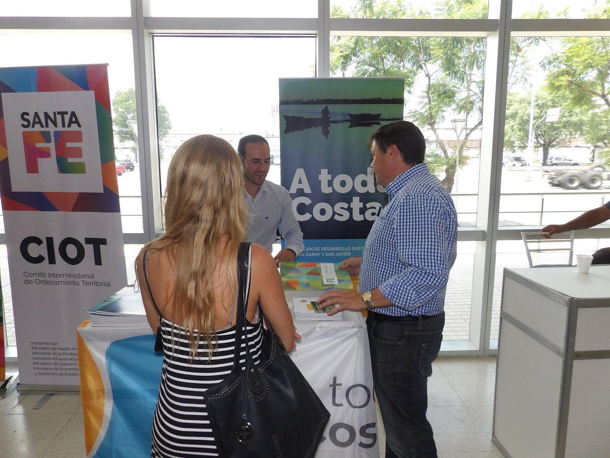 CarlosYossen's tweet photo. #Ahora el Stand de #ATodaCosta presente en el #Cemafe. Todos los ministerios del @GobSantaFe exponemos en la Capacitación de  gobiern@ y la Sec de Regiones, Municipios y Comunas para autoridades locales y concejales de toda la provincia.
#GobiernoDeProximidad #SantaFePresente https://t.co/4kjOb63KCl