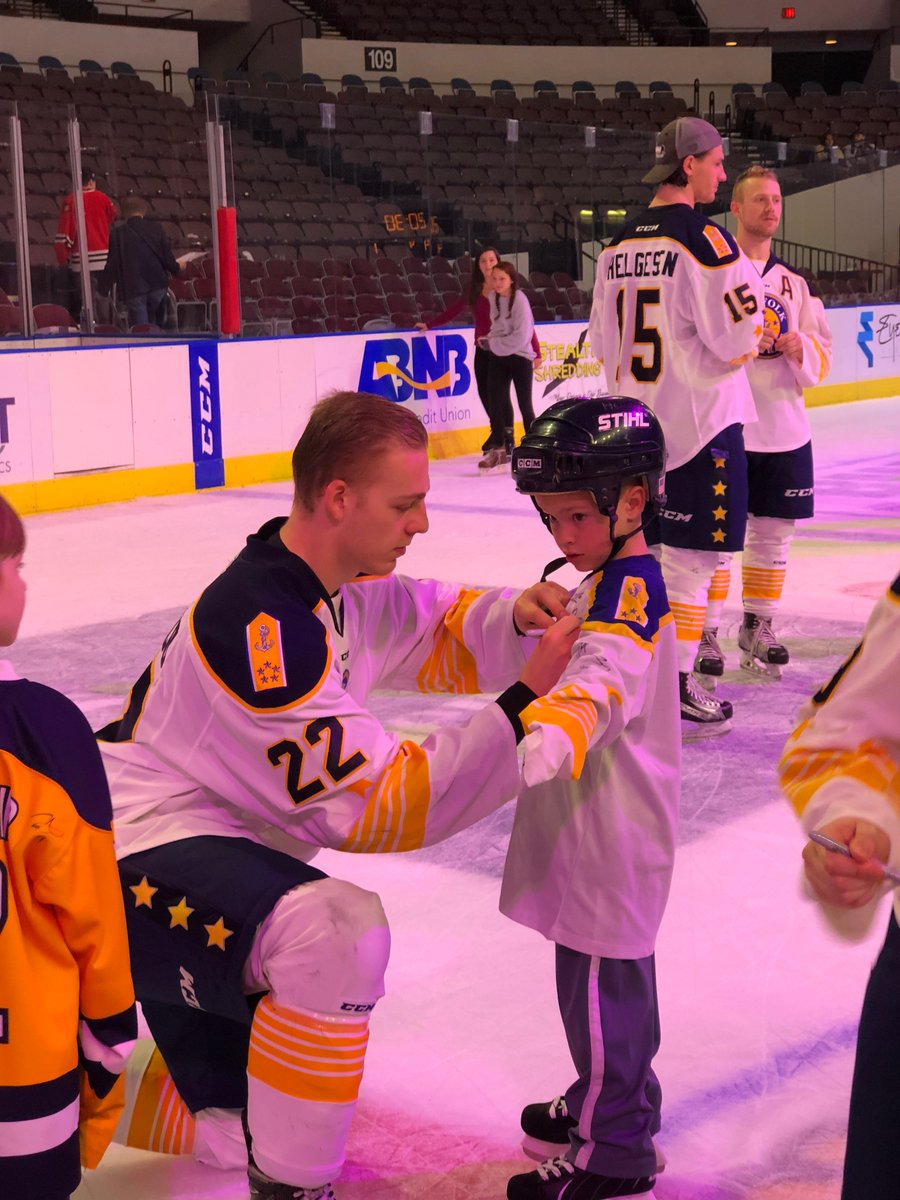 Want a chance to meet and skate with your favorite players? 
Join us for a post game skate after Sunday's game!