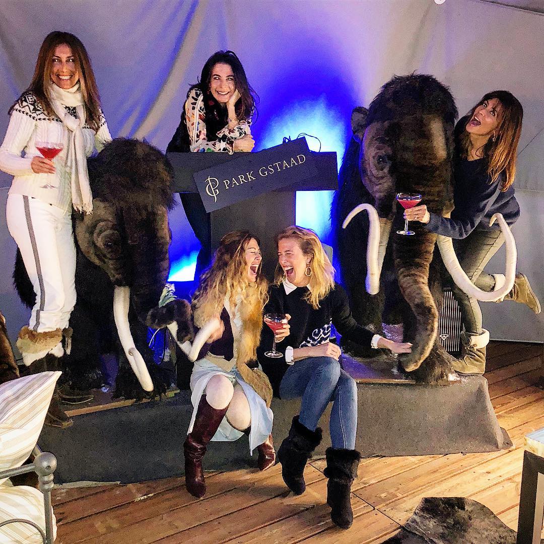 kirstymusic's tweet photo. When you say you’re just popping out for the takeaway....🤣🤣🤣🙊🍸 #igloobar #parkhotelgstaad best way to wait for your #takeaway! Quick cocktails with the girls xxx 😜 https://t.co/m7Rxk4okLy