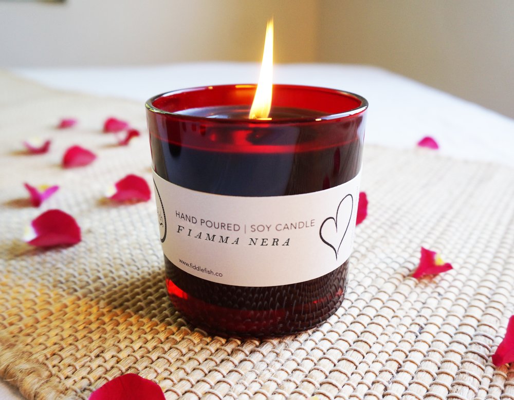 #ValentinesDay Fiamma Nera soy candle SHIPS FREE with code LOVE18 --> bit.ly/2BIN9xy