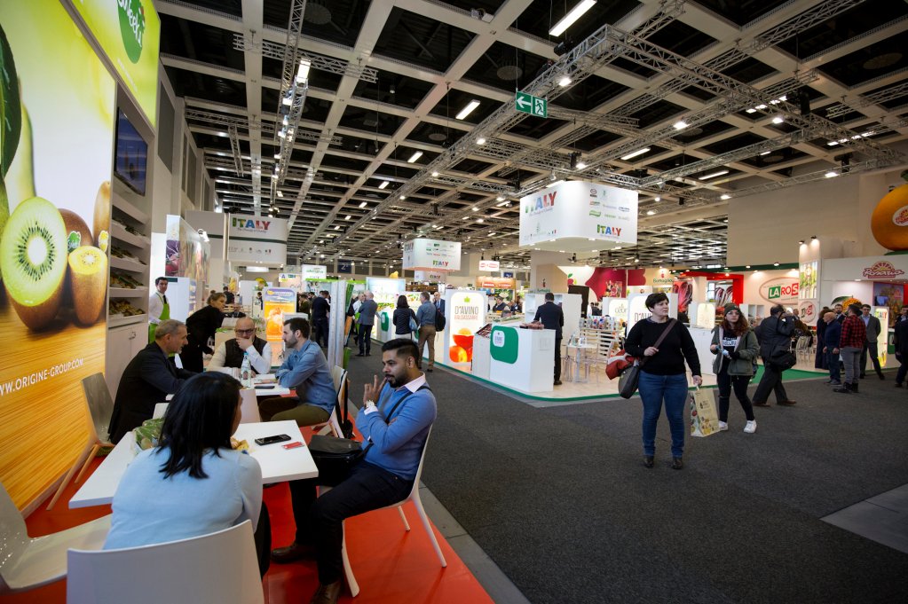 CSOItaly's tweet photo. Appuntamenti e business #nostop oggi a #FruitLogistica!
Origine Group > Spazio #ITALY hall 2.2 A06 a @fruitlogistics
#CSOItaly #ItalianTaste #MadeInItaly #Sweeki #sweetness #Pera #OrigineGroup 🥝🍐 https://t.co/NXgew4lBMo