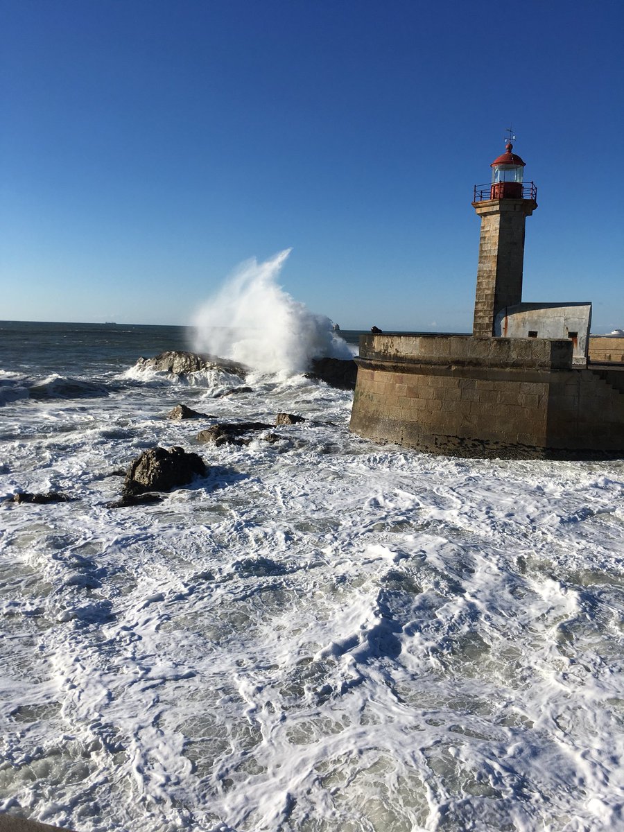 PireYannick's tweet photo. End of the continent #Porto https://t.co/QNyRtIcLXp