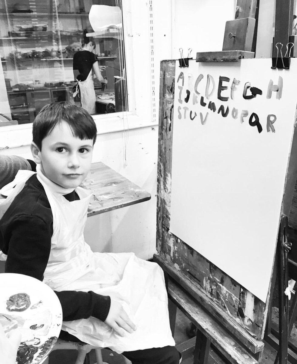 Ninoo_Asso's tweet photo. En janvier les #Ninookids ont fait de la peinture et du dessin à la galerie #RoseSelavy avec Karine 💙 en février ce sera musique 🎤🎼🎧 #autisme https://t.co/FVgIQKsmaT
