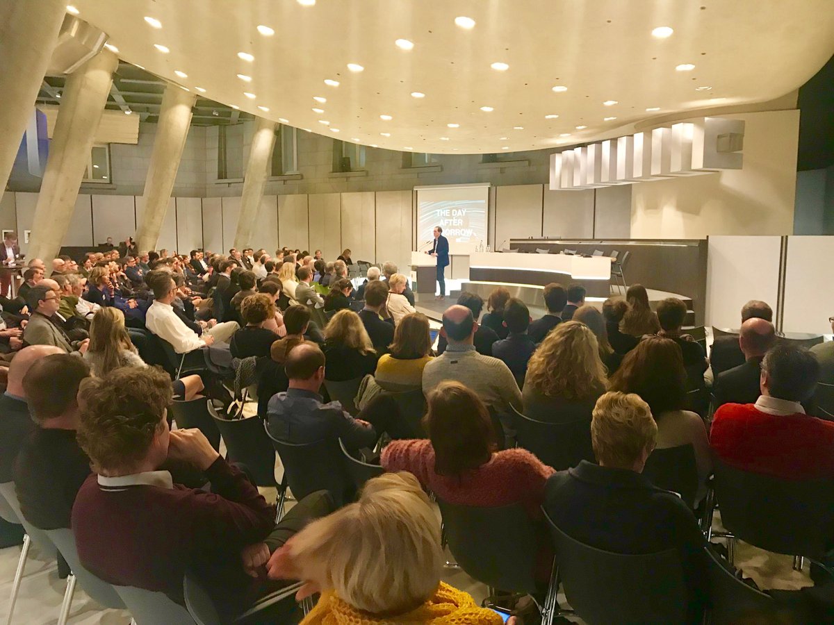 peter_persyn's tweet photo. Vol Huis voor inspirerende spreker Peter Hinssen in #DeSchelp @vlaparl
“Horses vs Automobiles”
Don’t panic https://t.co/dv8TBLiZfb