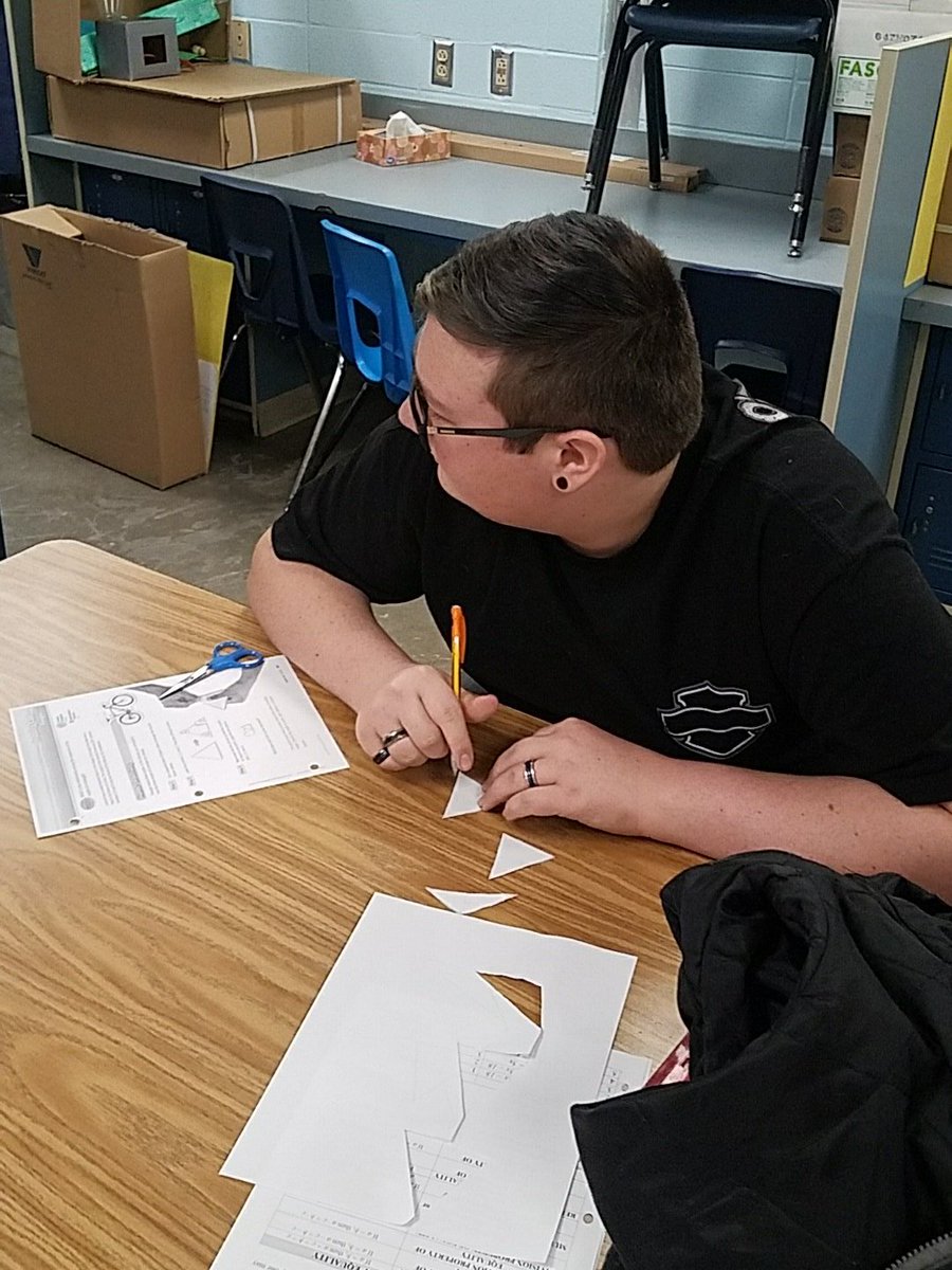 brenteburton81's tweet photo. Discovering the relationships among the measures of the angles of a triangle! @pipkin8thgrade https://t.co/SadechI0t5