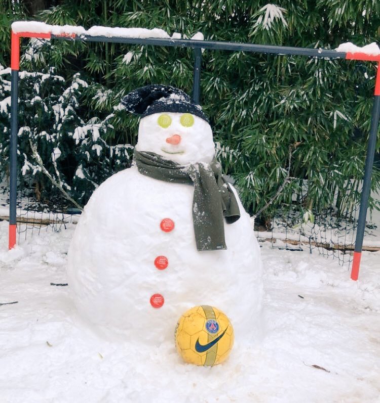 PSG_inside's tweet image. Par @ECavaniOfficial ©️ #ParisSousLaNeige