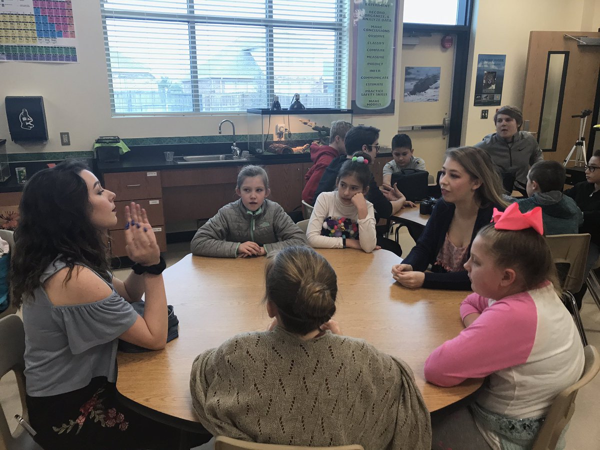 JCKTTV's tweet photo. Jacket TV partners with Stevenson Elementary future broadcast students 🐝🐻 https://t.co/DHPSw9MhAw