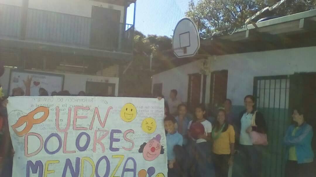 Con amor y alegría La UEN Dolores mendoza Osorio del Municipio Girardot participa en la Caminata de los carnavales pedagógicos 2018 #DiálogoSinIngerencia <a href="/NicolasMaduro/">Nicolás Maduro</a> <a href="/JauaMiranda/">Elías Jaua</a> @MPPEDUCACION <a href="/eugeniapinero/">Ma. eugenia piñero</a> <a href="/RosangelaOrozco/">Rosangela Orozco</a> <a href="/gtorodelara/">Gisela Toro Hernández</a> @Nancyor7 <a href="/leoalvacabrera/">Prof. Leonardo Alvarado</a>