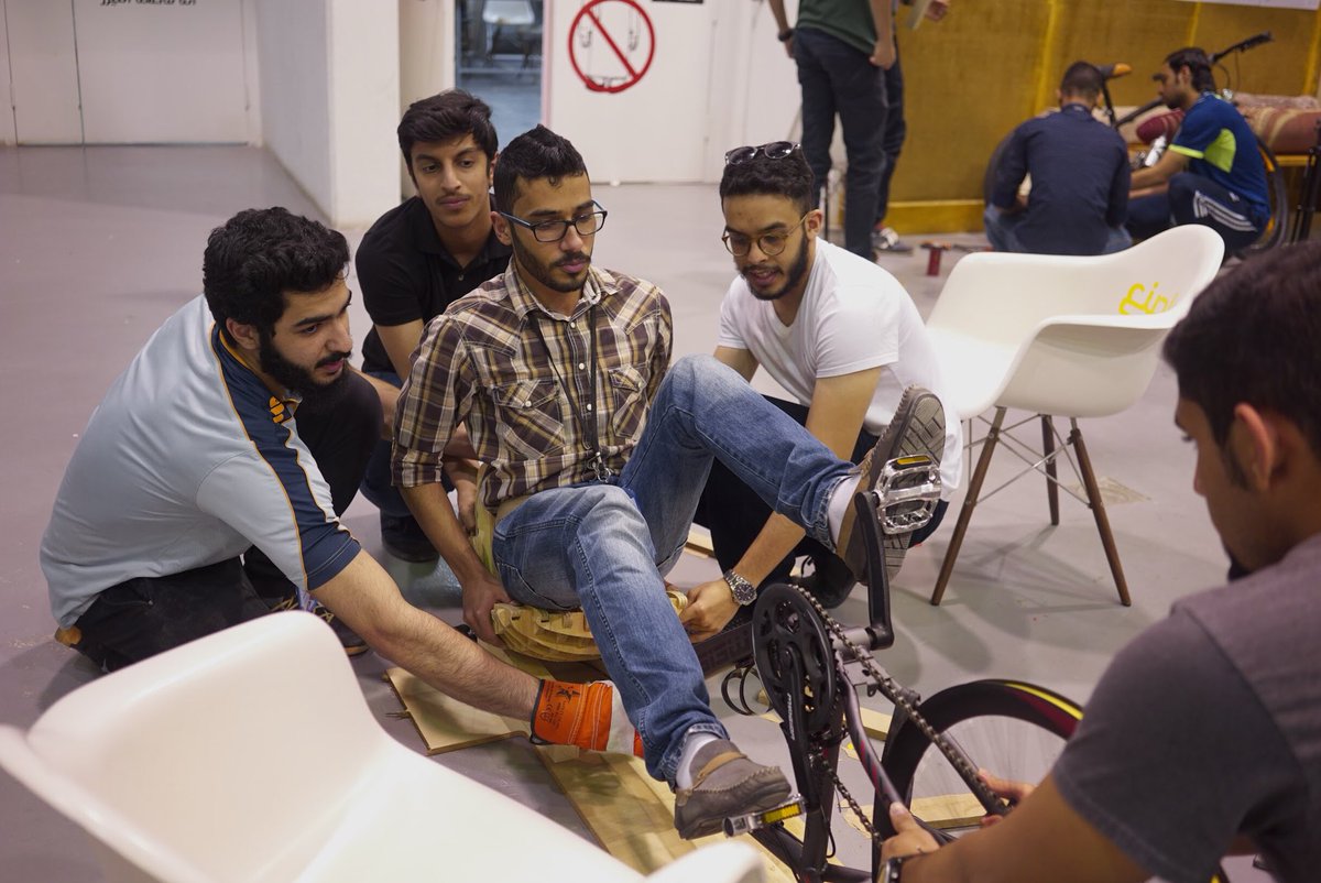FABLAB_Dhahran's tweet photo. يتم تحديد كفاءة الدراجة عن طريق قياس ما يتم توليده من طاقة الى نسبة الجهد المبذول للتشغيل الدراجة. #FABLAB_DH #KFUPM #KFUPM_DSR #ithra #Energy_Bike https://t.co/SkYT8JAfzC