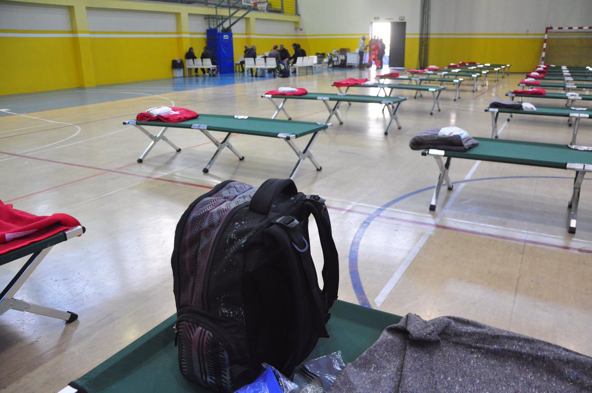 El concejal <a href="/JacintoOrtega04/">Jacinto Ortega</a> de cohesión social anuncia la puesta en marcha operativo para acoger a las 90 personas sin hogar ante el #FMACanarias que afecta al archipiélago, <a href="/PoliciaLPA/">Policía Local LPA</a> <a href="/PodemosCanarias/">Podemos Canarias</a>