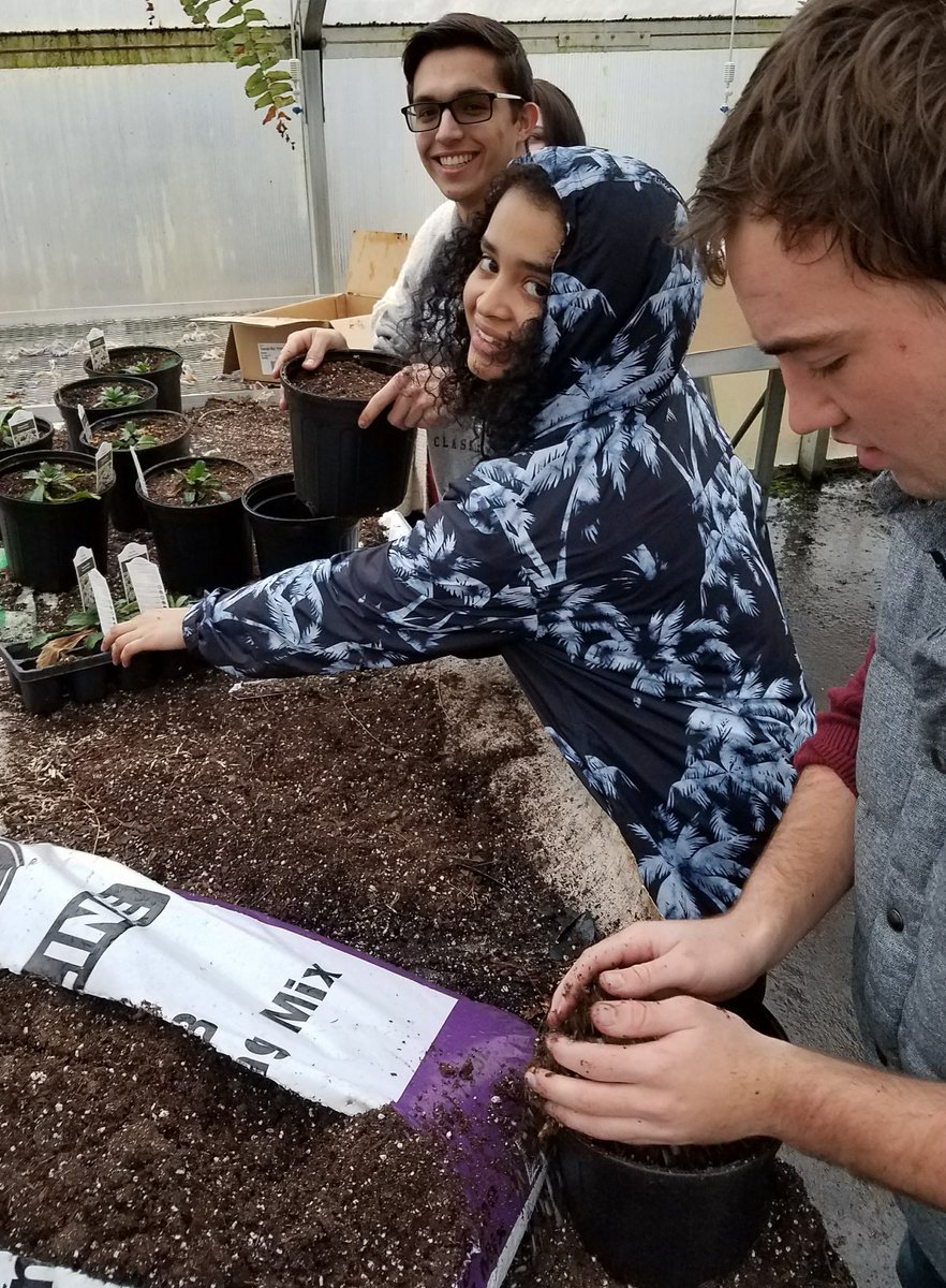 HRHSAg's tweet photo. Getting ready for the Spring Plant Sale! April 13 and 14 https://t.co/wIouc6DCvq