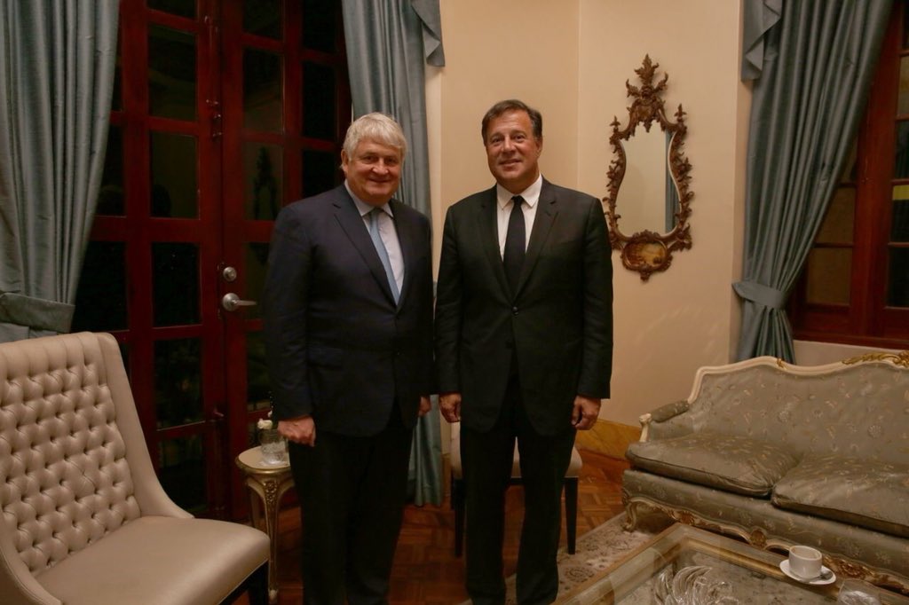 Denis O’Brien Fundador de <a href="/digicelgroup/">Digicel Group</a> se reúne con el Presidente de Panamá, <a href="/JC_varela/">Juan Carlos Varela</a> para concretar acuerdos de $100 millones  invertidos para ofrecer la mejor y más rápida red LTE en Panamá.