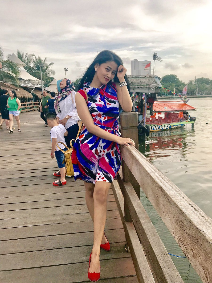 lissaV_id's tweet photo. Lissa V - MAIN GILA ( Official Clip Video ) https://t.co/vWPPAl8Eqv lewat @youtubemusic https://t.co/qZHbW616j2