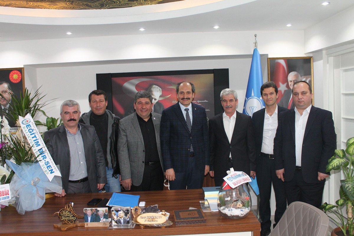 Eğitim Bir-Sen Balıkesir 1 Nolu Şube Başkanı Mehmet Çabuk Ve Yönetimi Hayırlı Olsun Zitaretinde Bulundular. Kendilerine Nazik Ziyaretleri İçin Teşekkür Ederiz.