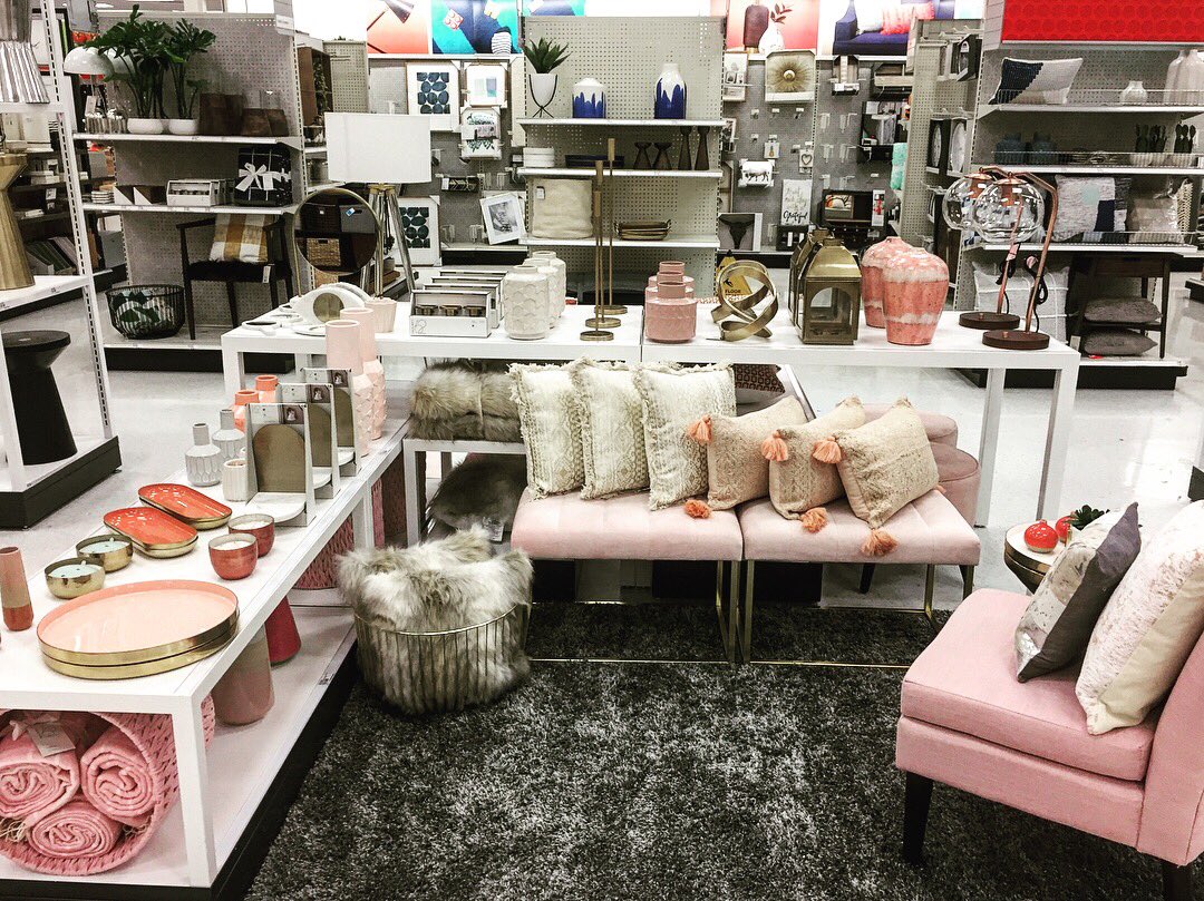 TargetVM_Philly's tweet photo. Had a blast today checking in with my most recent trainee and Bridesburg’s new Visual Merchandiser, Tyneesha! Created some fresh focals 💕 Thanks for having me store 2075!!!! See you soon! #g493sofreshandsoclean #t2075 #target #teamtarget #WeAreTarget #vmtarget #vmtl https://t.co/6L9l4vPyDR